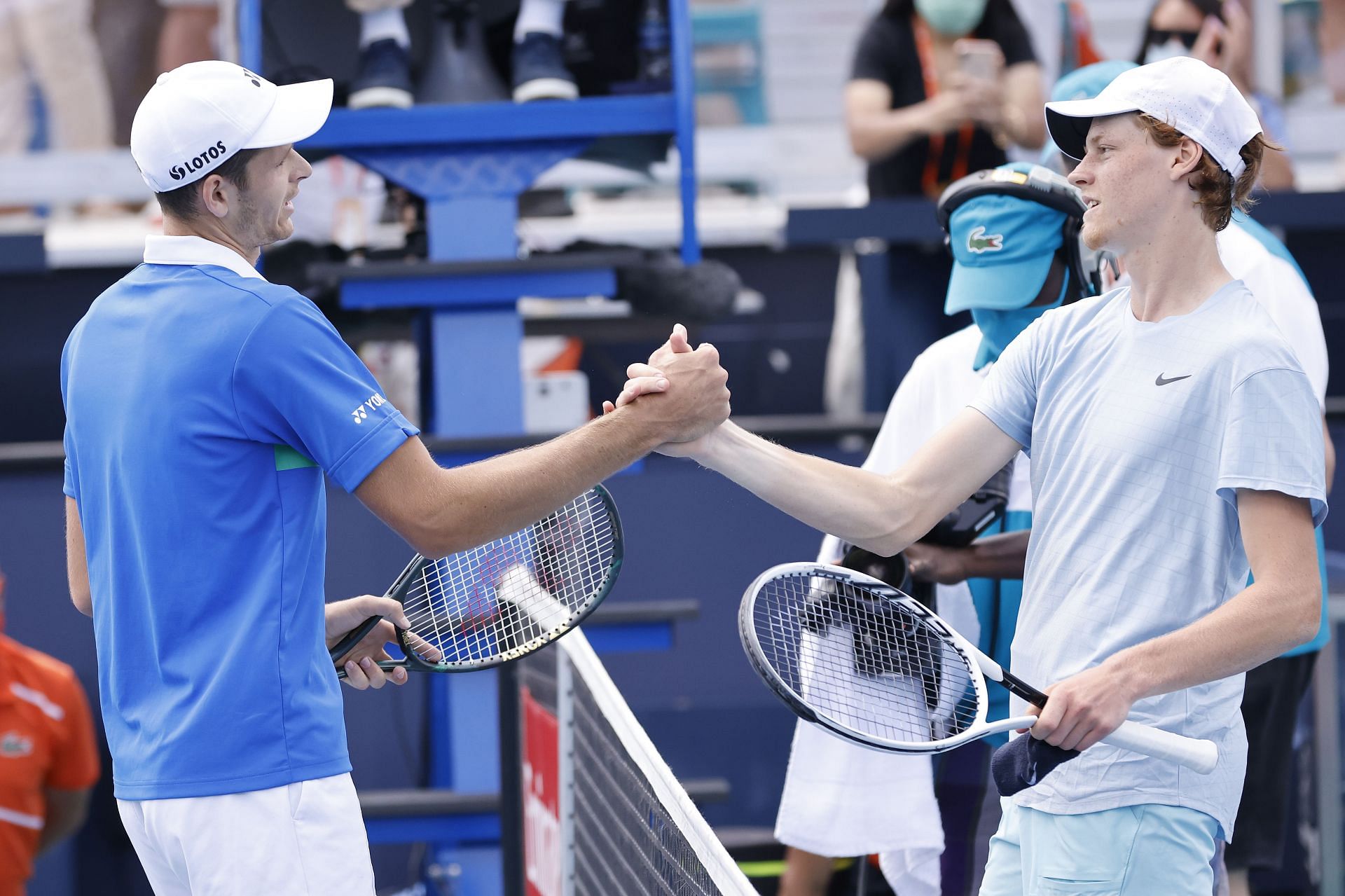 Sinner and Hurkacz shaking hands after the 2021 Miami Open final