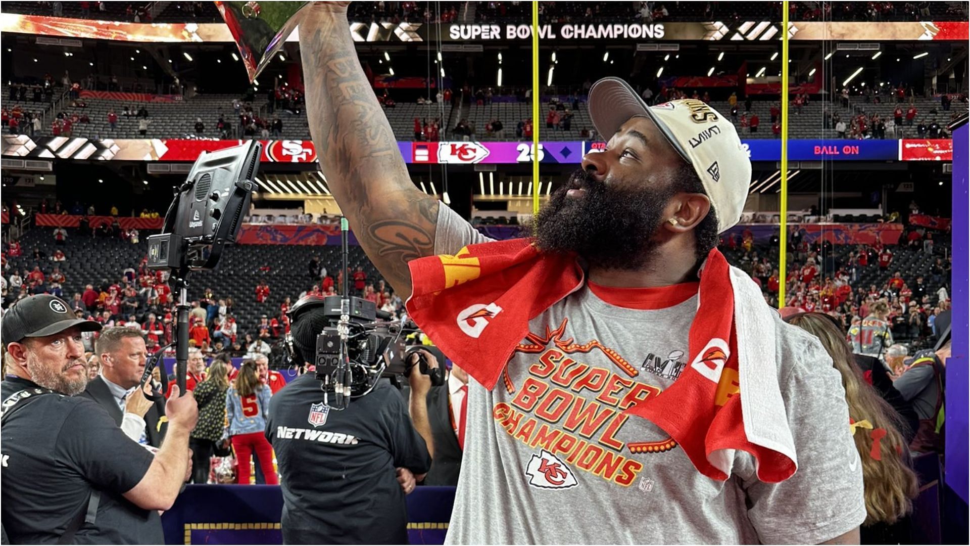 Isiah Buggs with Lombardi Trophy (Credits: Isaiah Buggs