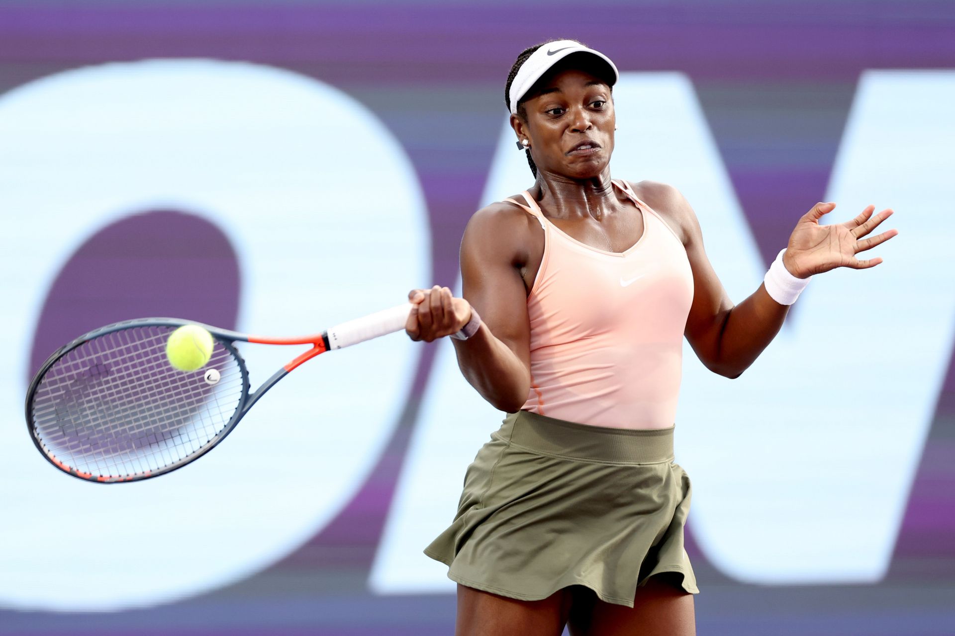 Sloane Stephens in action against Jessica Pegula at the 2022 Guadalajara Open