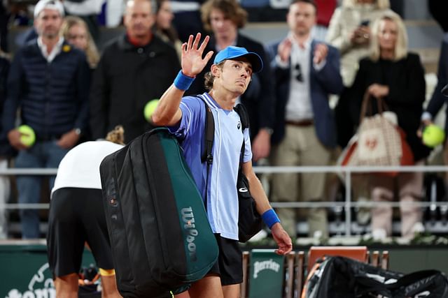 De Minaur bids Roland Garros adieu