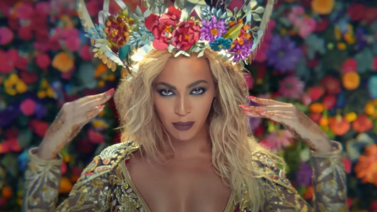 Beyonc&eacute; in Hymn for the Weekend (image via YouTube/Coldplay - Hymn For The Weekend (Official Video))