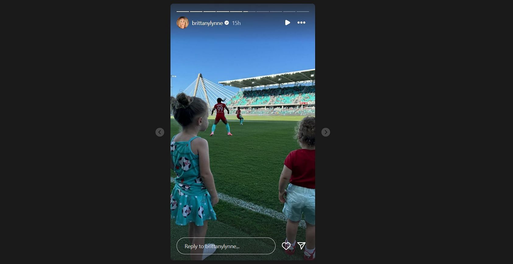 Patrick Mahomes' children at the sideline