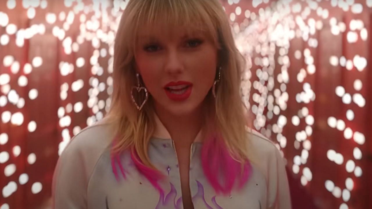 Taylor in &#039;Lover&#039; (Image via YouTube/ Taylor Swift)
