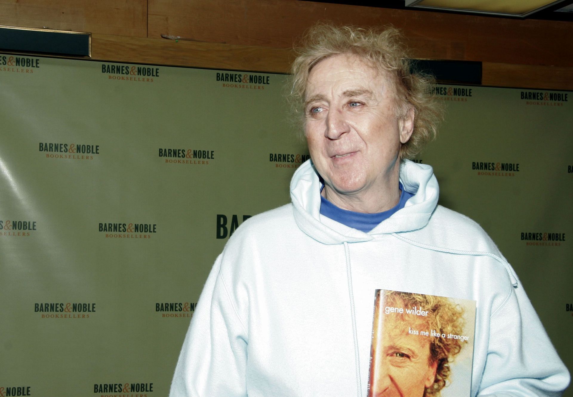 Gene Wilder Sings His New Book At Barnes And Noble