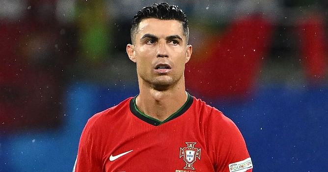"Of course I'm a machine" – When Cristiano Ronaldo reacted to fans' comments on FIFA 18 base card
