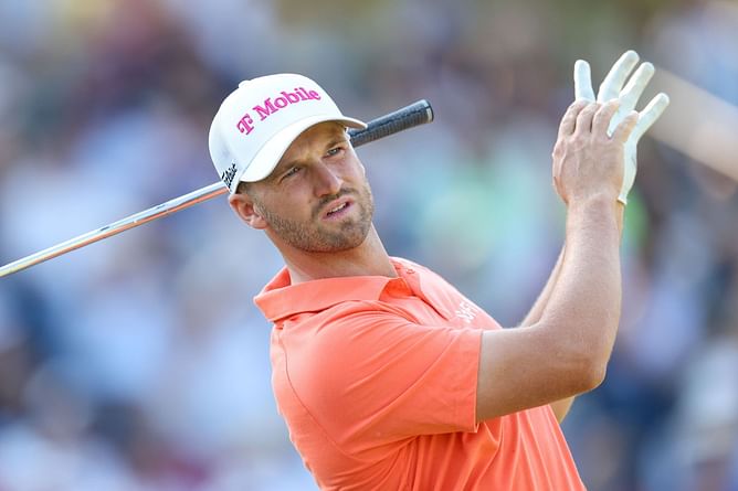 Wyndham Clark on verge of a “cheating controversy” as fans call out his subtle divot change