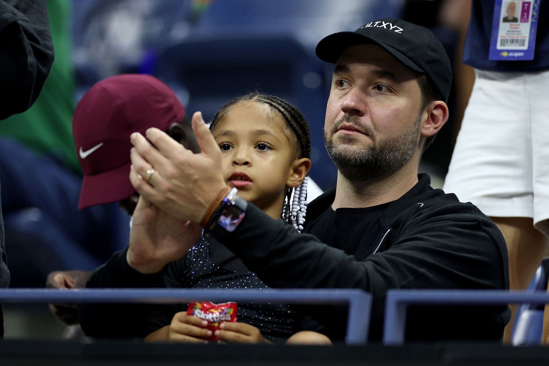 Serena Williams&#039; husband Alexis Ohanian and their daughter Olympia at the 2022 US Open.