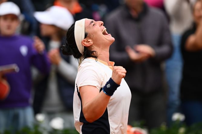 WATCH: Ons Jabeur delights French Open crowd by breaking into a song following 4R victory against Clara Tauson