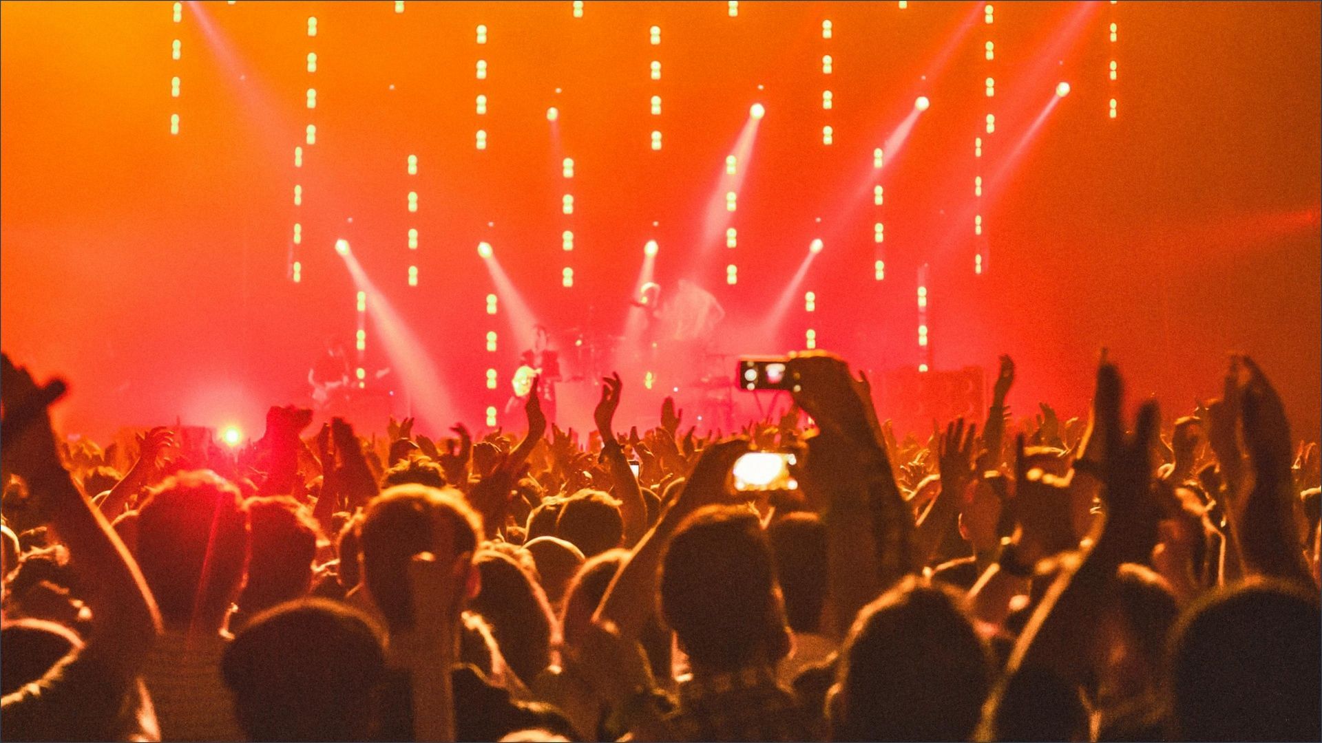 Fred again.. to perform his first stadium concert in Los Angeles (Image via anna-m. w. / Pexels)