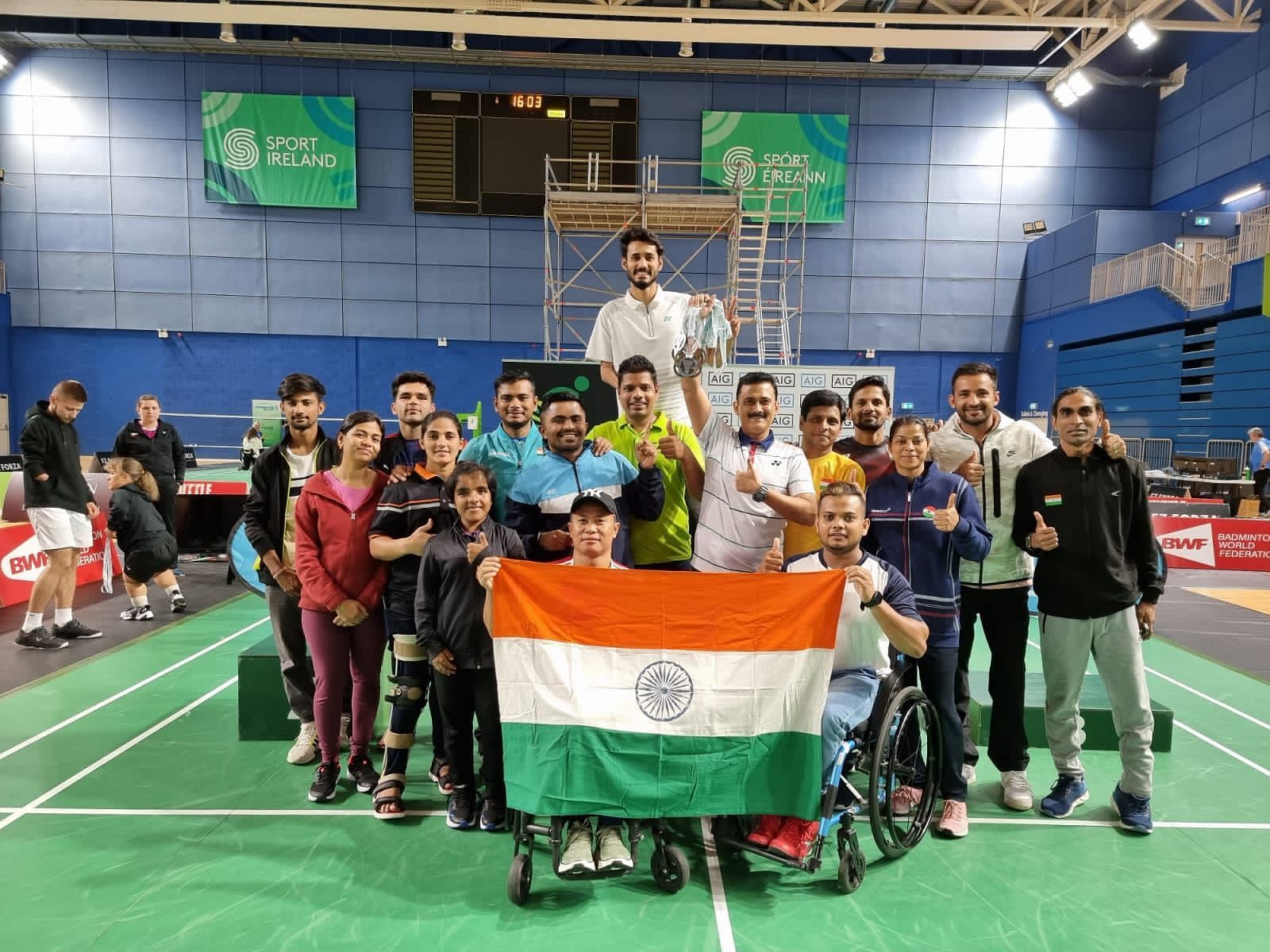 Mandeep Kaur flanked by members of the Indian para-badminton team