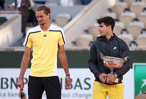 Alexander Zverev (L) and Carlos Alcaraz