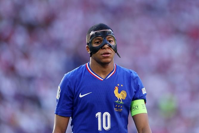Chelsea legend suggests ‘lazy’ Kylian Mbappe could cause France issues, makes Eden Hazard comparison