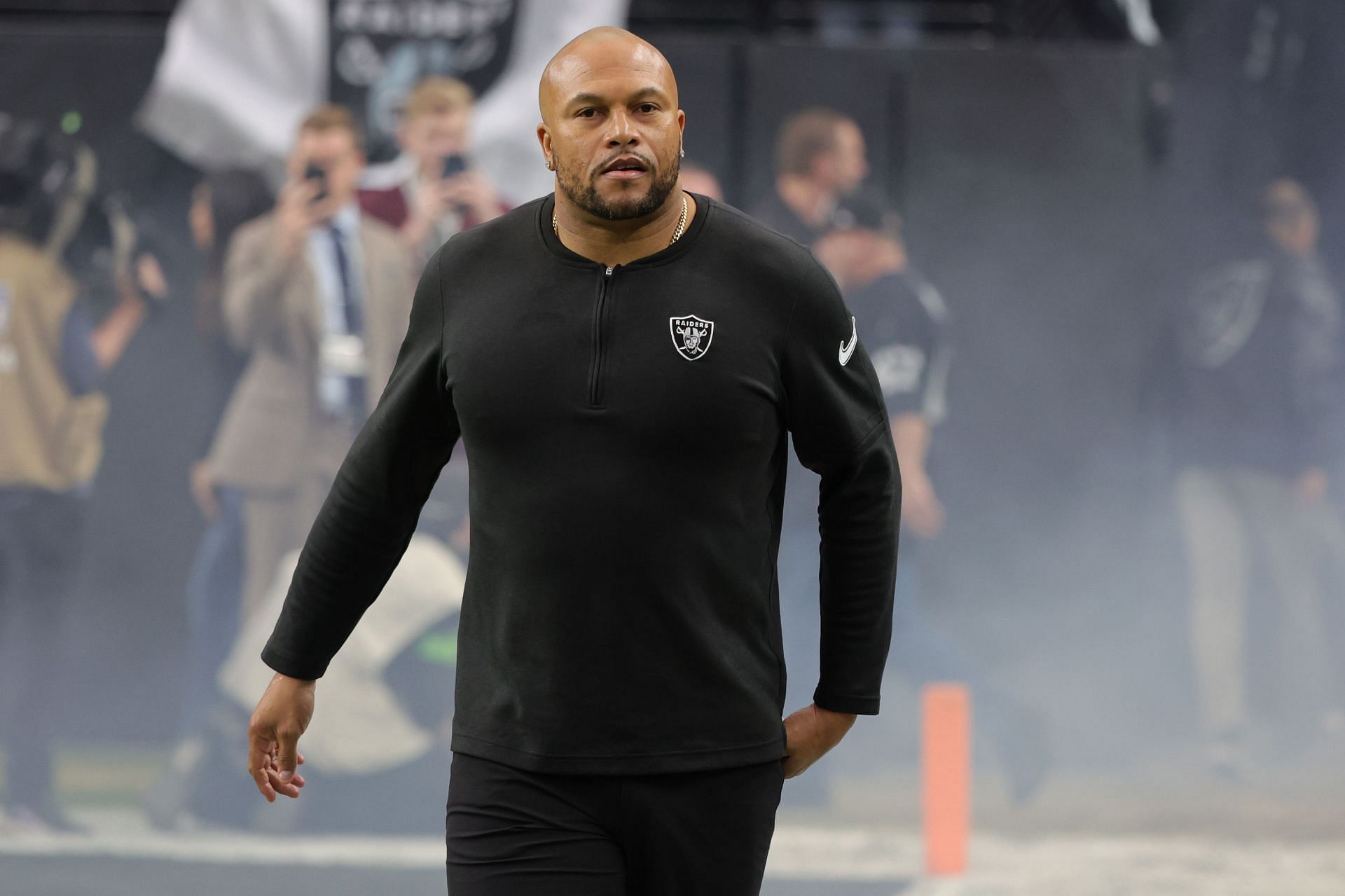 Antonio Pierce at Denver Broncos v Las Vegas Raiders