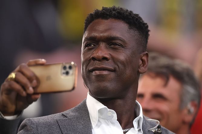 "Sky is the limit for him" - Clarence Seedorf says Manchester United starlet reminds him of himself, claims 19-year-old has one key attribute
