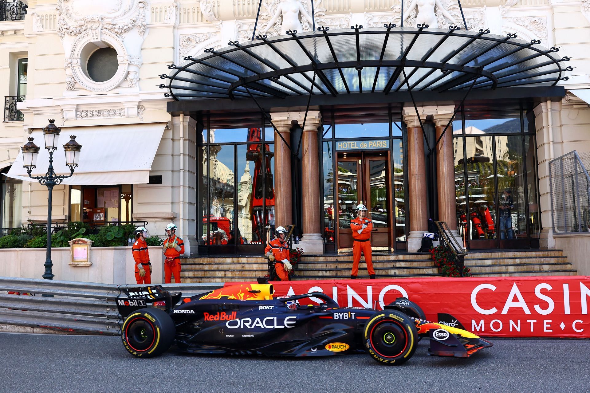 F1 Grand Prix of Monaco MONTE-CARLO, MONACO - MAY 26: Max Verstappen of the Netherlands driving the (1) Oracle Red Bull Racing RB20 on track during the F1 Grand Prix of Monaco at Circuit de Monaco on May 26, 2024 in Monte-Carlo, Monaco. (Photo by Mark Thompson/Getty Images)