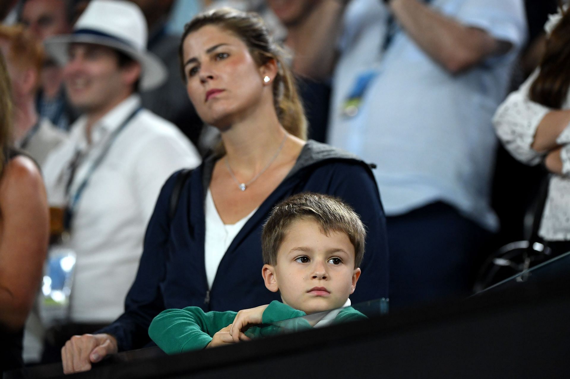 Mirka and son Lenny watch the Swiss maestro&#039;s match at Australian Open 2020