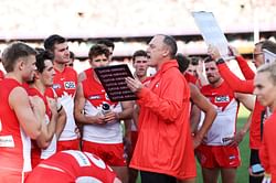 Veteran defender Robbie Fox signs new contract with Sydney Swans - "I feel right at home at this footy club"