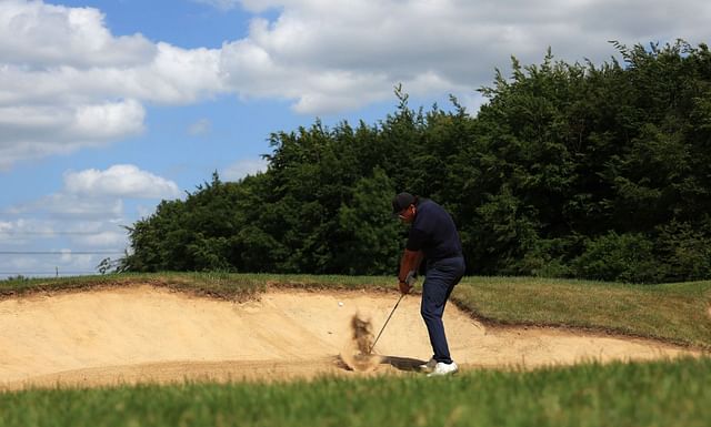 Phil Mickelson's key bunker shot tips from 2005 - "Your weight has to stay  forward"