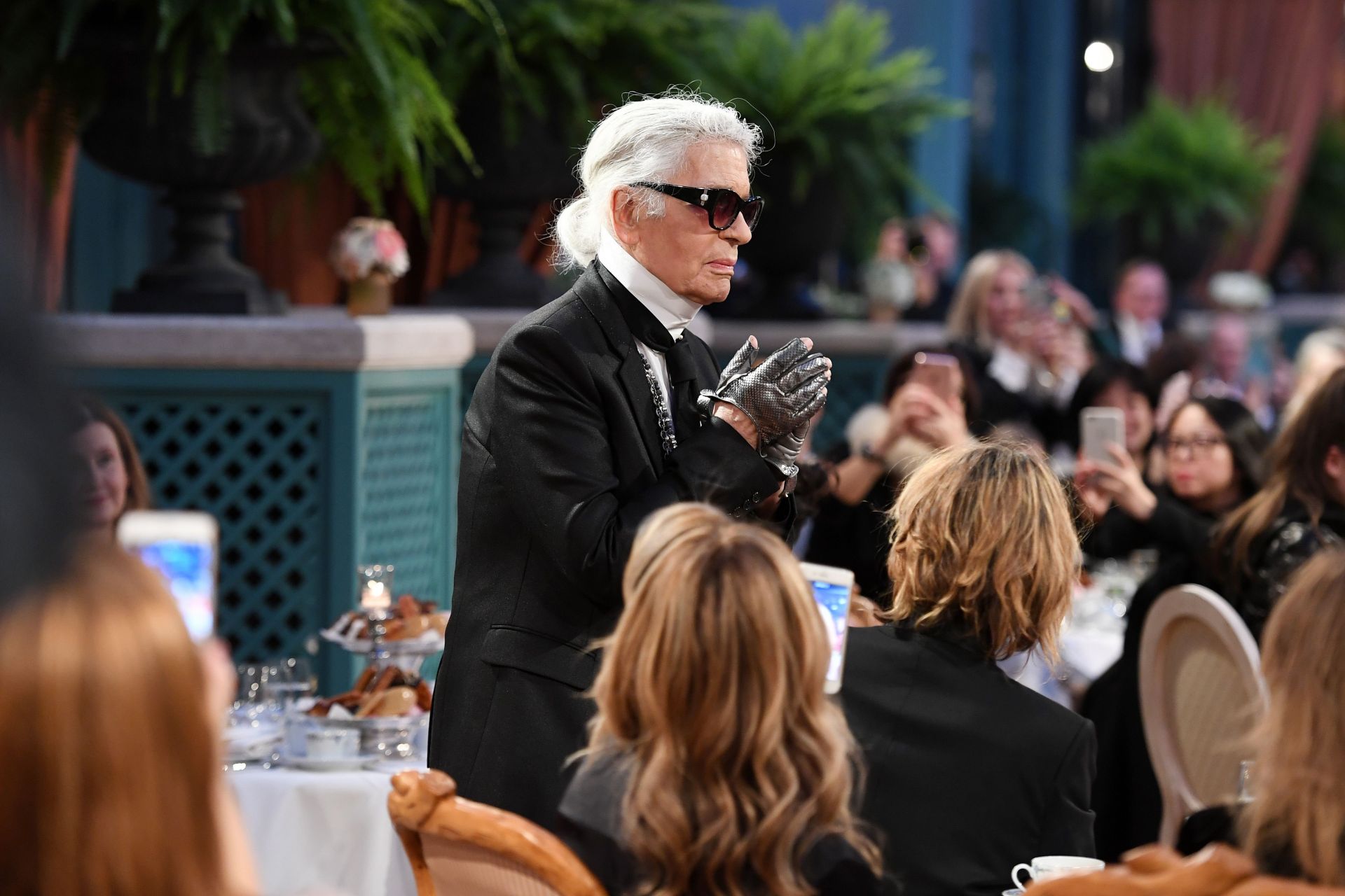 Karl Lagerfeld at the Chanel Collection des Metiers d&#039;Art 2016/17 (Image via Pascal Le Segretain/Getty Images)