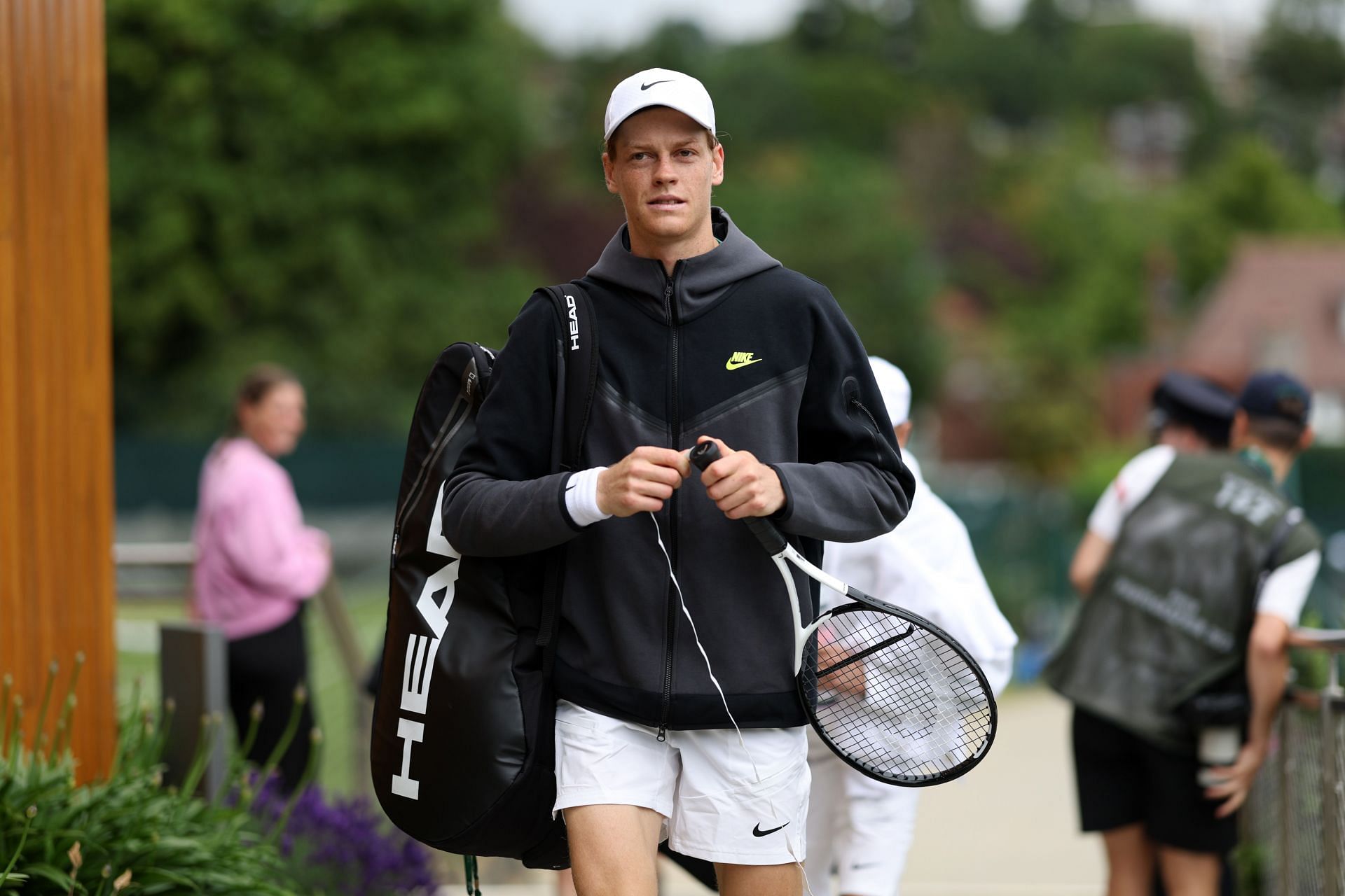 Wimbledon 2025 Jannik Sinner leapfrogs Carlos Alcaraz as frontrunner