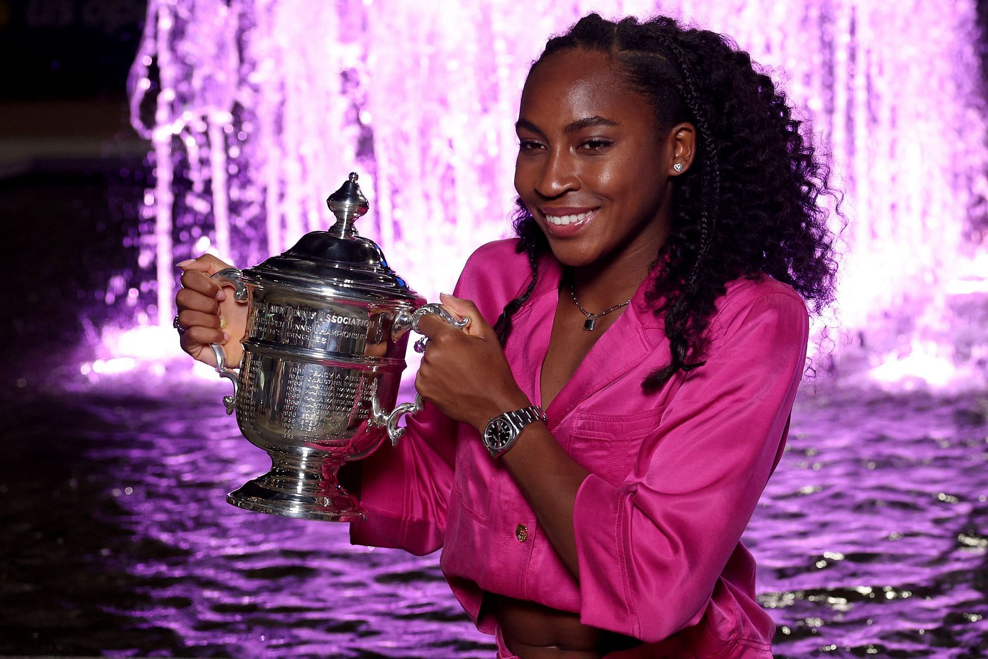 Coco Gauff pictured with the 2023 US Open trophy