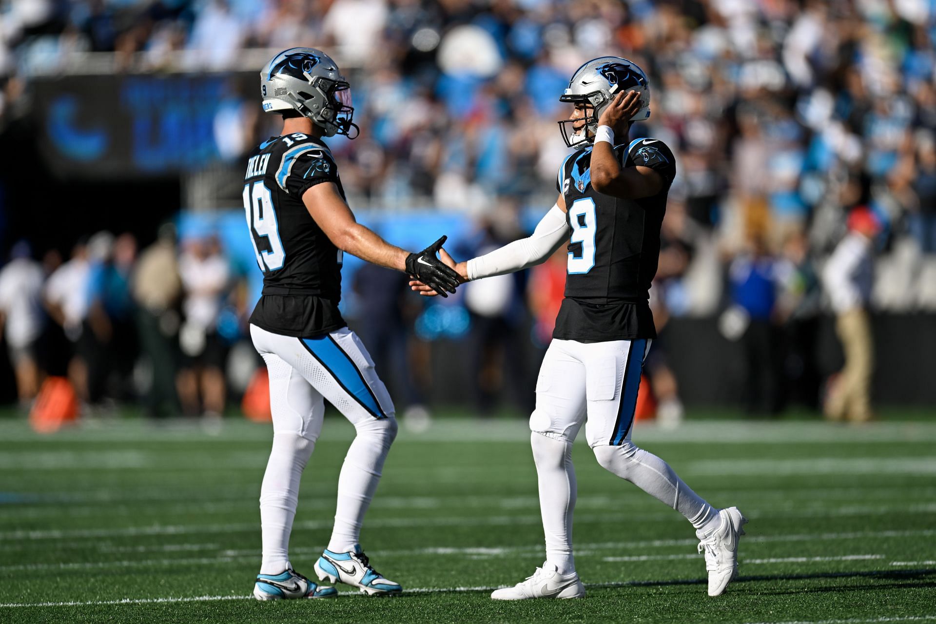 Adam Thielen, left, and &lt;a href=&#039;https://www.sportskeeda.com/nfl/bryce-young&#039; target=&#039;_blank&#039; rel=&#039;noopener noreferrer&#039;&gt;Bryce Young&lt;/a&gt;, right during Houston Texans v Carolina Panthers