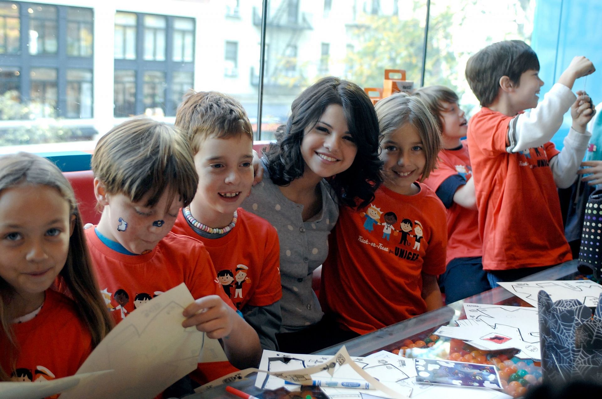 Selena Gomez Visits Dylan&#039;s Candy Bar For Unicef&#039;s 2008 Trick-Or-Treat. (Photo by Joe Corrigan/Getty Images)