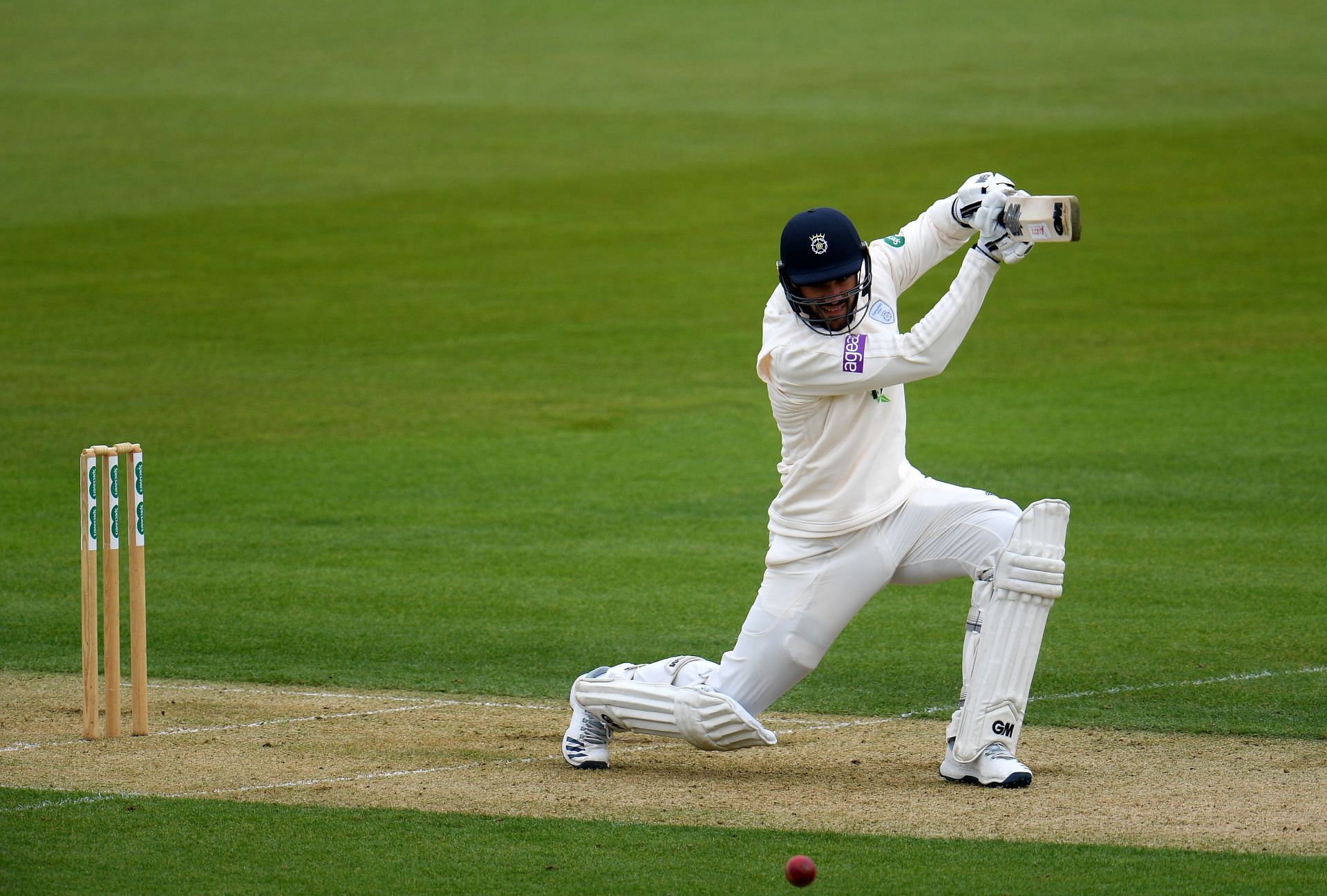 Hampshire v Essex - Specsavers County Championship - Day One