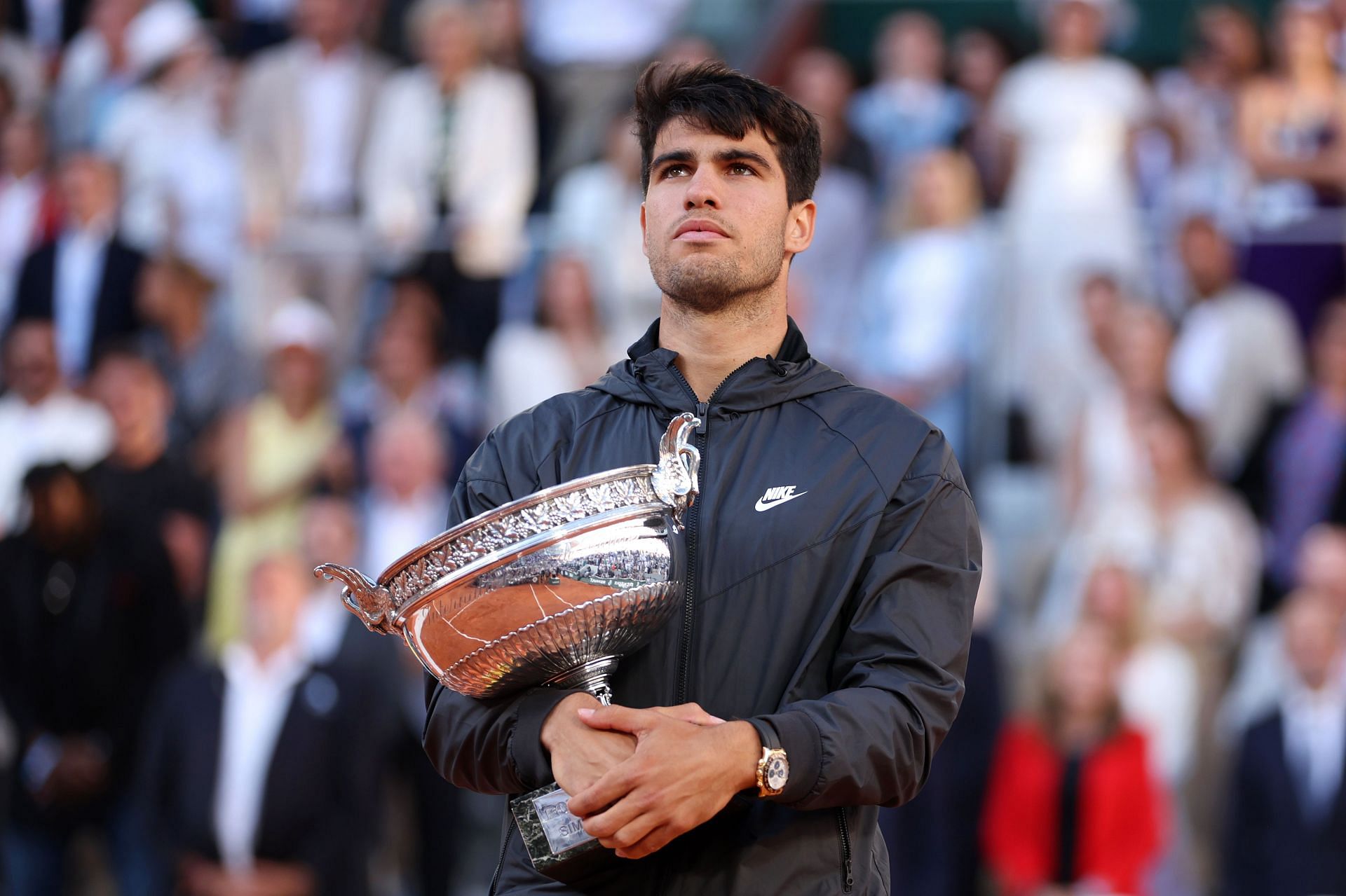 Carlos Alcaraz with the 2024 French Open trophy.