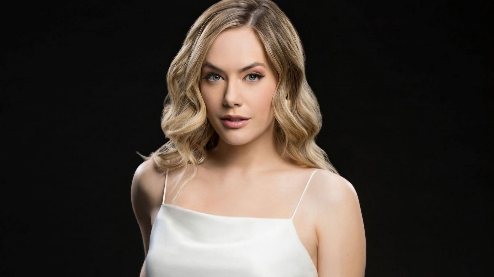 Annika Noelle as Hope Logan on The Bold and the Beautiful (via CBS Photo Archive)