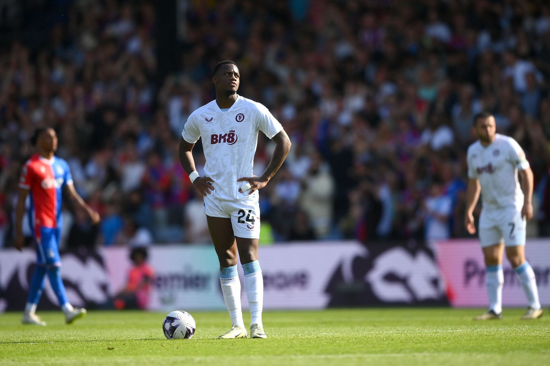 Aston Villa striker Jhon Duran