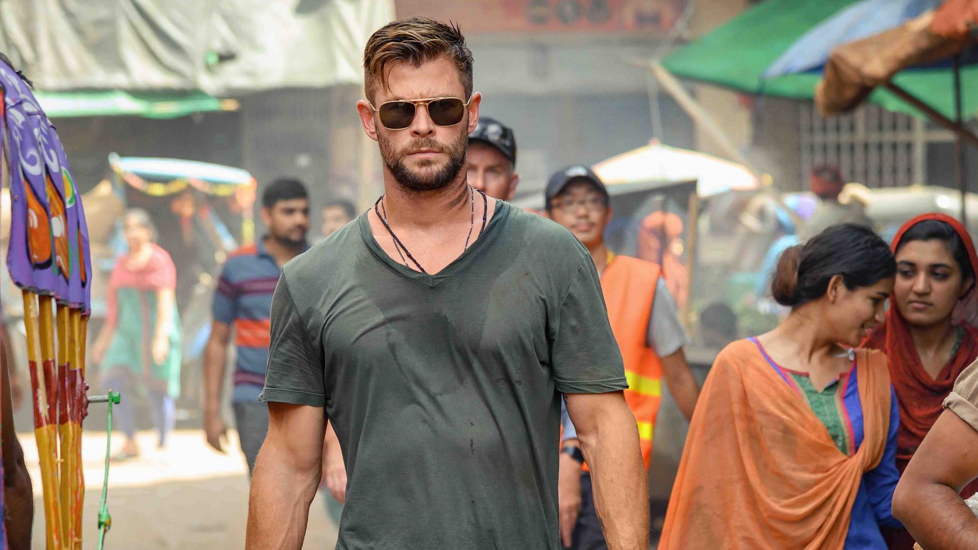 Chris Hemsworth in Extraction (Image via Netflix)\