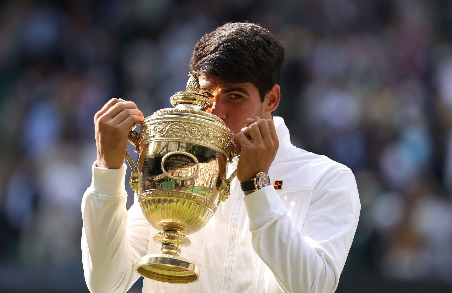 Carlos Alcaraz with the Wimbledon trophy (Source: GETTY)