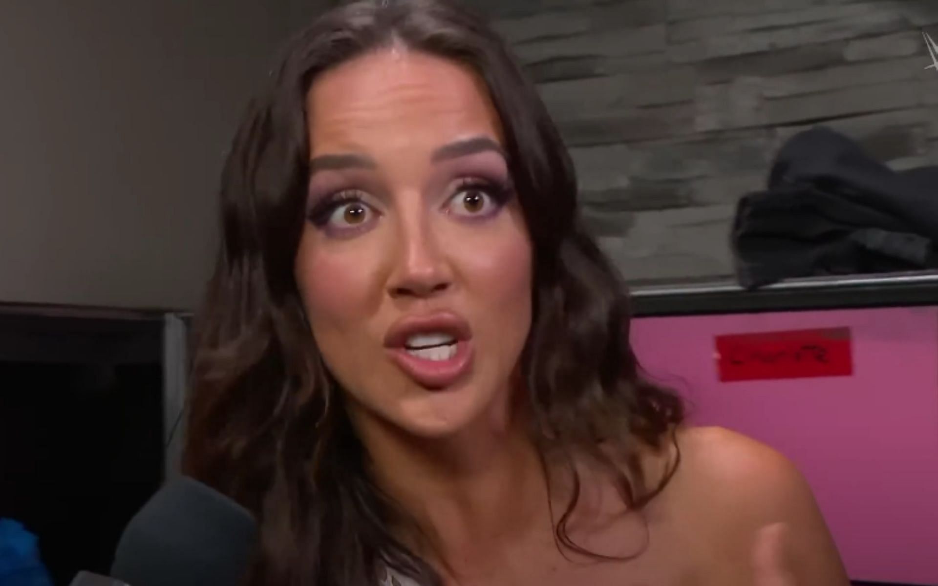 Chelsea Green angrily storms out of SmackDown after major 37-year-old figure is absent