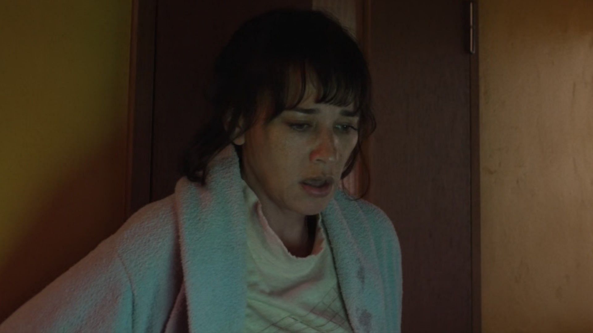 Rashida Jones as Suzie in Sunny (Image via Apple TV+)