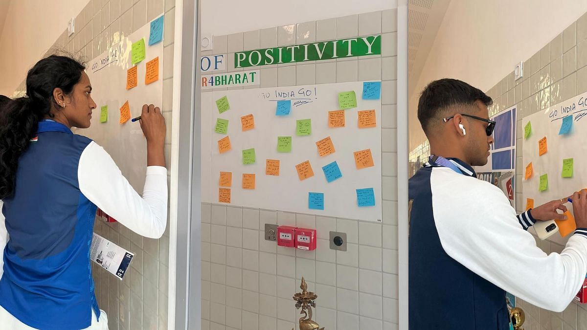 PV Sindhu, Chirag Shetty writes on the wall of positivity (Image by Indian Olympic Association/ Instagram)