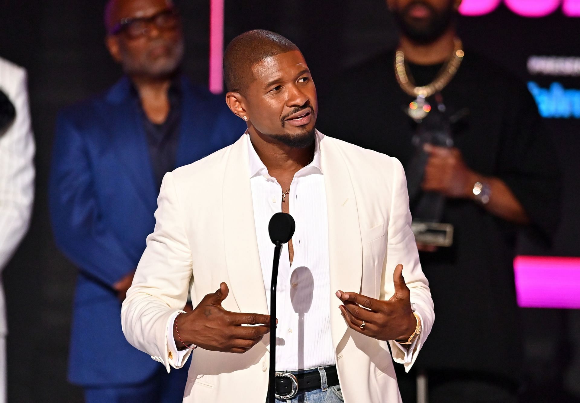 "Was he talking about Diddy?"— Fans left livid as majority of Usher's