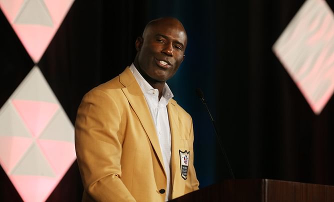 Terrell Davis' 'no fly' ban gets an update as United Airlines fires flight attendant over false accusations