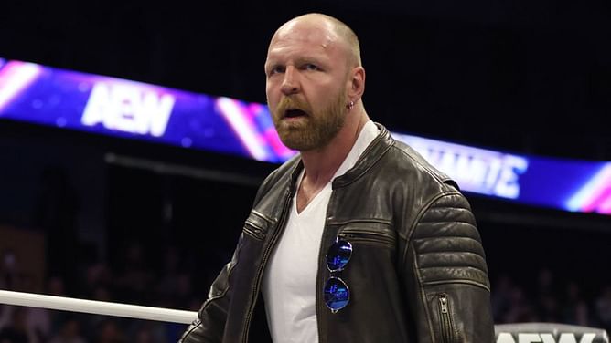 "I work with everybody" - Popular SmackDown star recalls wrestling Jon Moxley outside WWE
