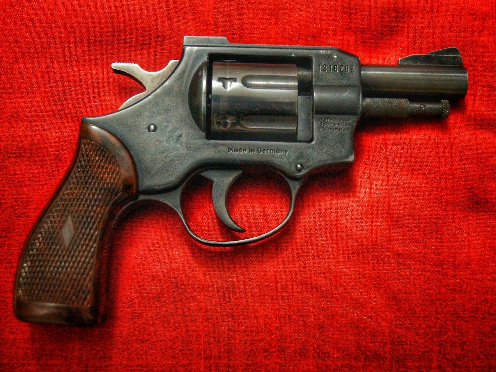 Laurie Bursey was allegedly fooling around with a gun (Image via Unsplash)