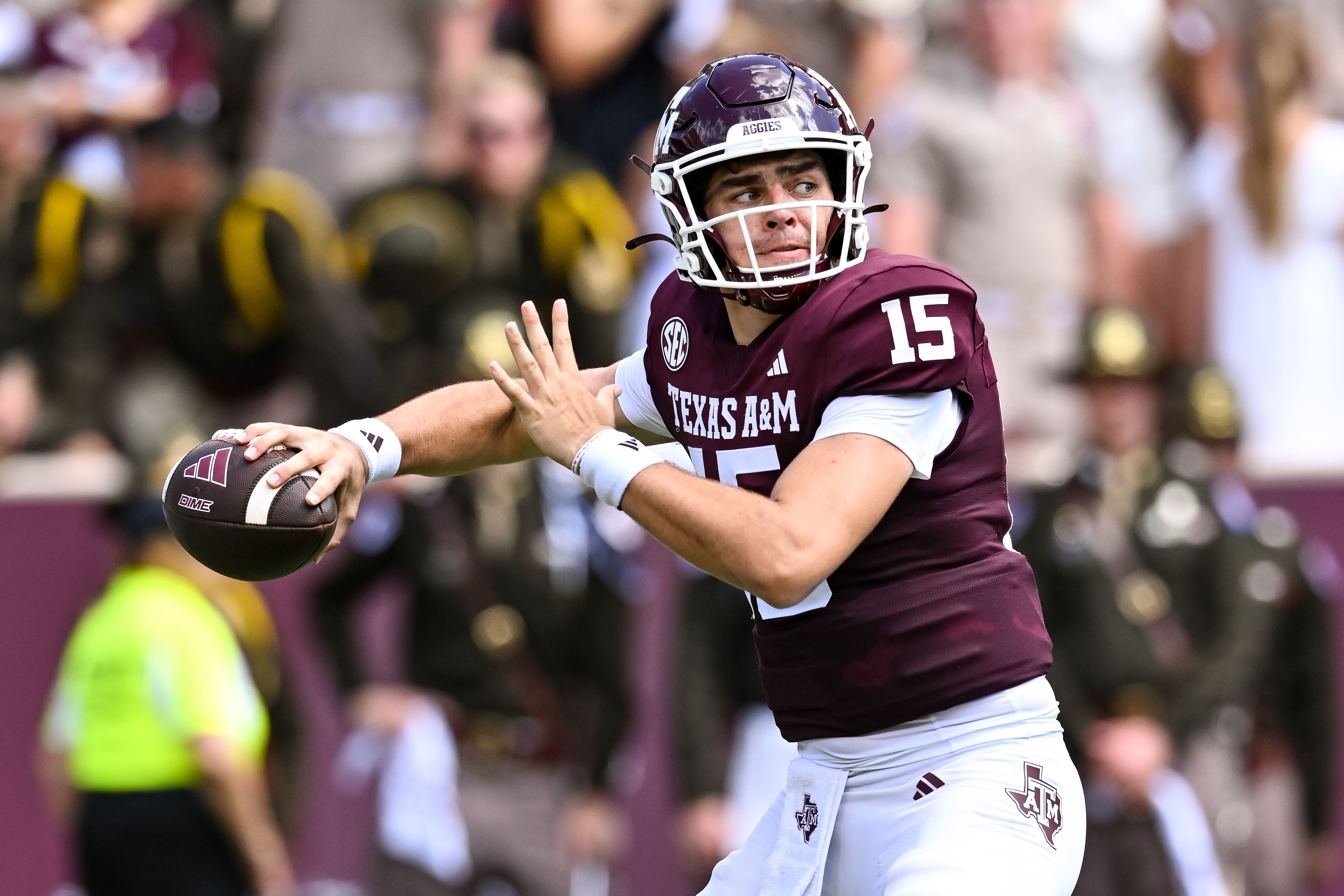 Texas A&amp;M Aggies quarterback Conner Weigman (15) looks to throw the ball (Image via IMAGN)