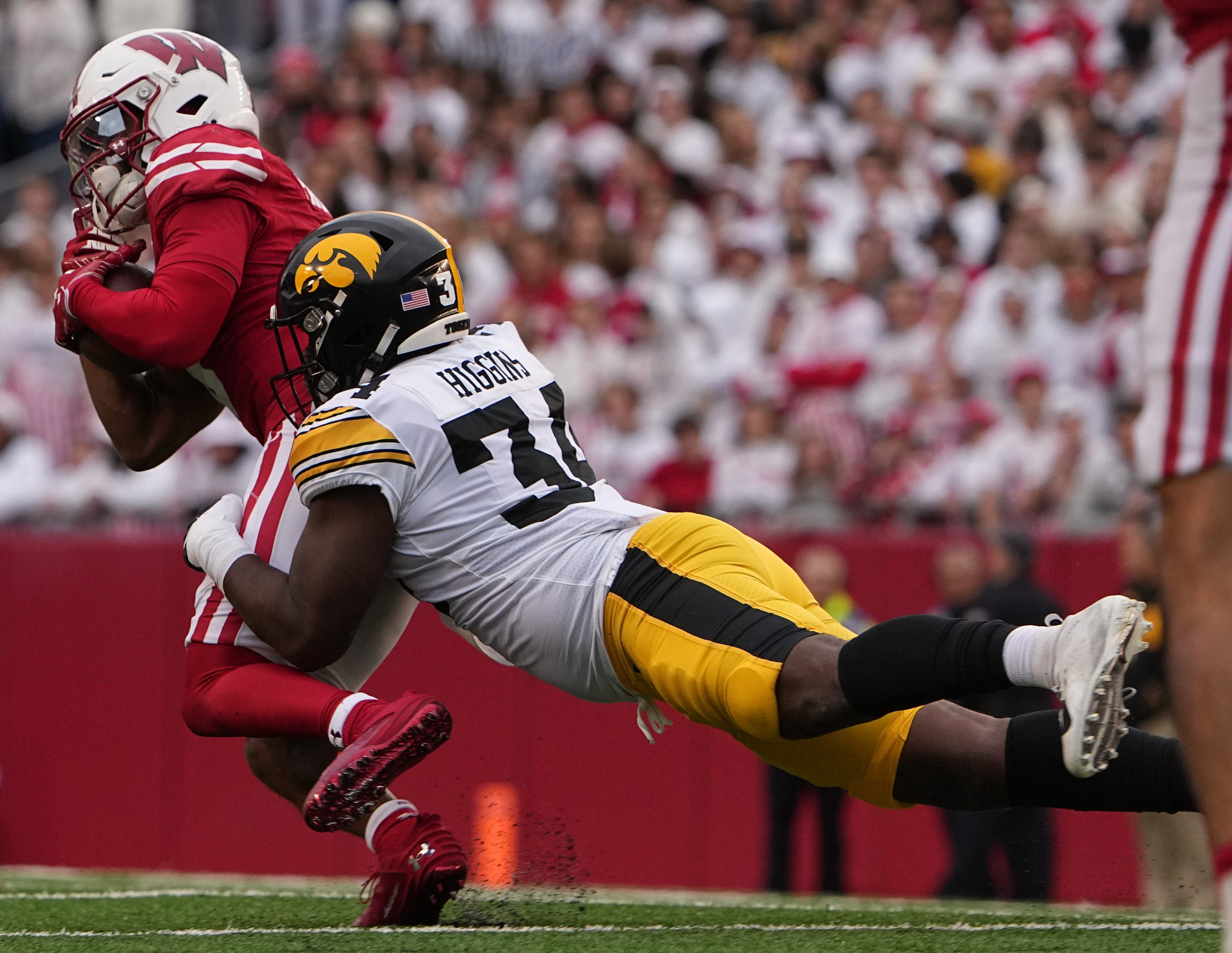 Iowa linebacker Jay Higgins is one of the top Big Ten defensive players in 2024. (Photo Credit: Journal Sentinel)