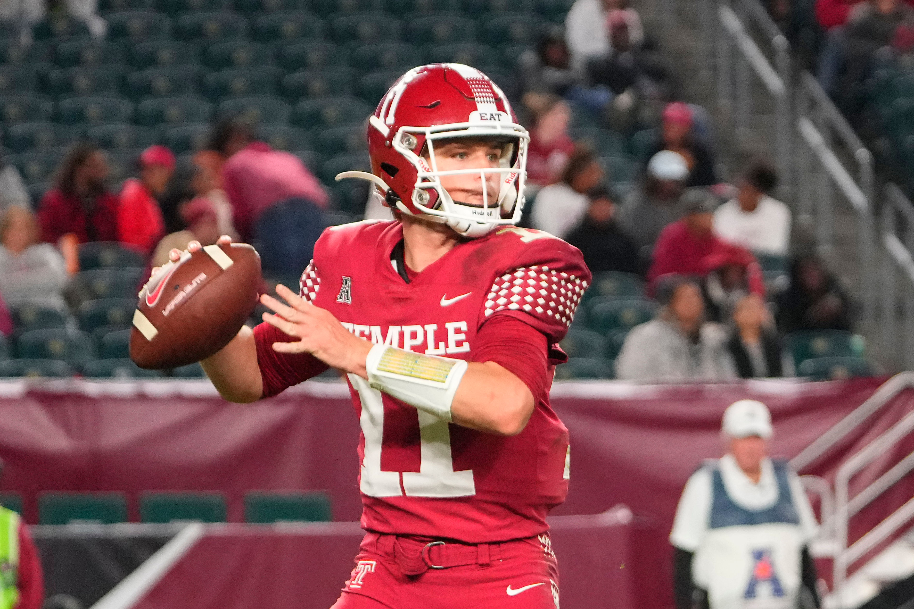 NCAA Football: Southern Methodist at Temple