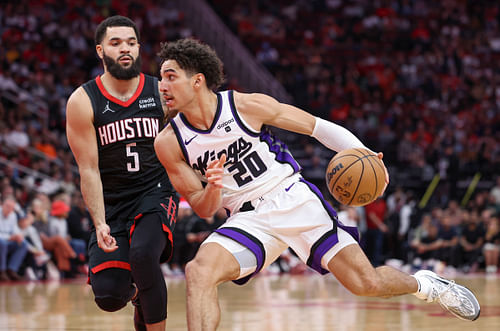 Sacramento Kings guard Colby Jones drives with the ball at Toyota Center. (Photo Credit: Imagn)