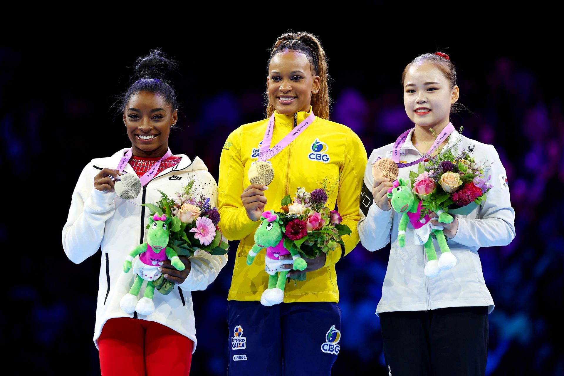 2023 Artistic Gymnastics World Championships - Simone Biles (L) and Rebecca Andrade (M) (Photo-Getty)