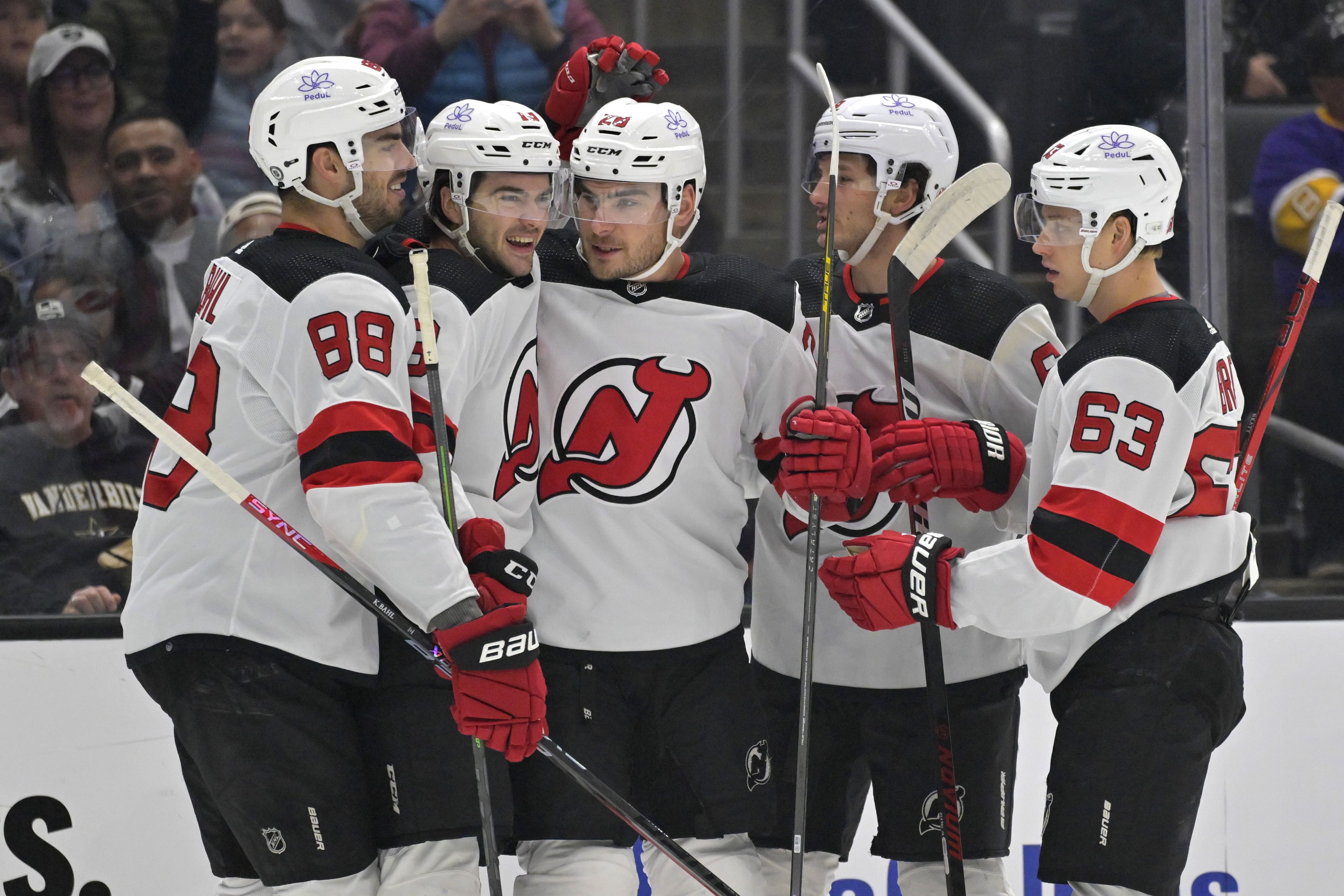 NHL: New Jersey Devils at Los Angeles Kings - Source: Imagn