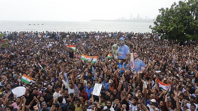 Fans complain of mismanagement and health concerns due to overcrowding during Team India's victory parade in Mumbai - Reports