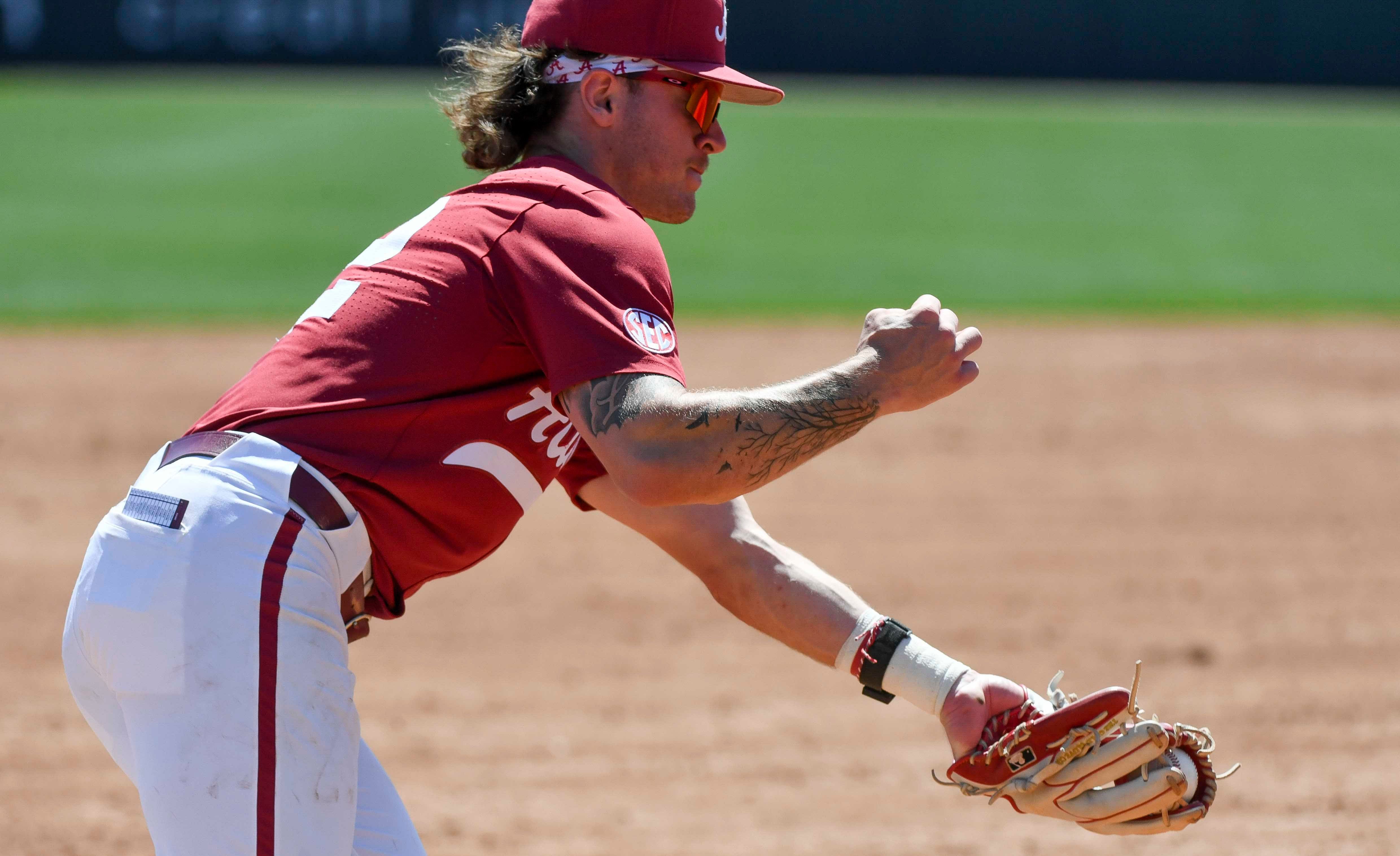 Gage Miller hit .381 with 19 home runs and 58 RBIs for Alabama this past season (Image Source: IMAGN).