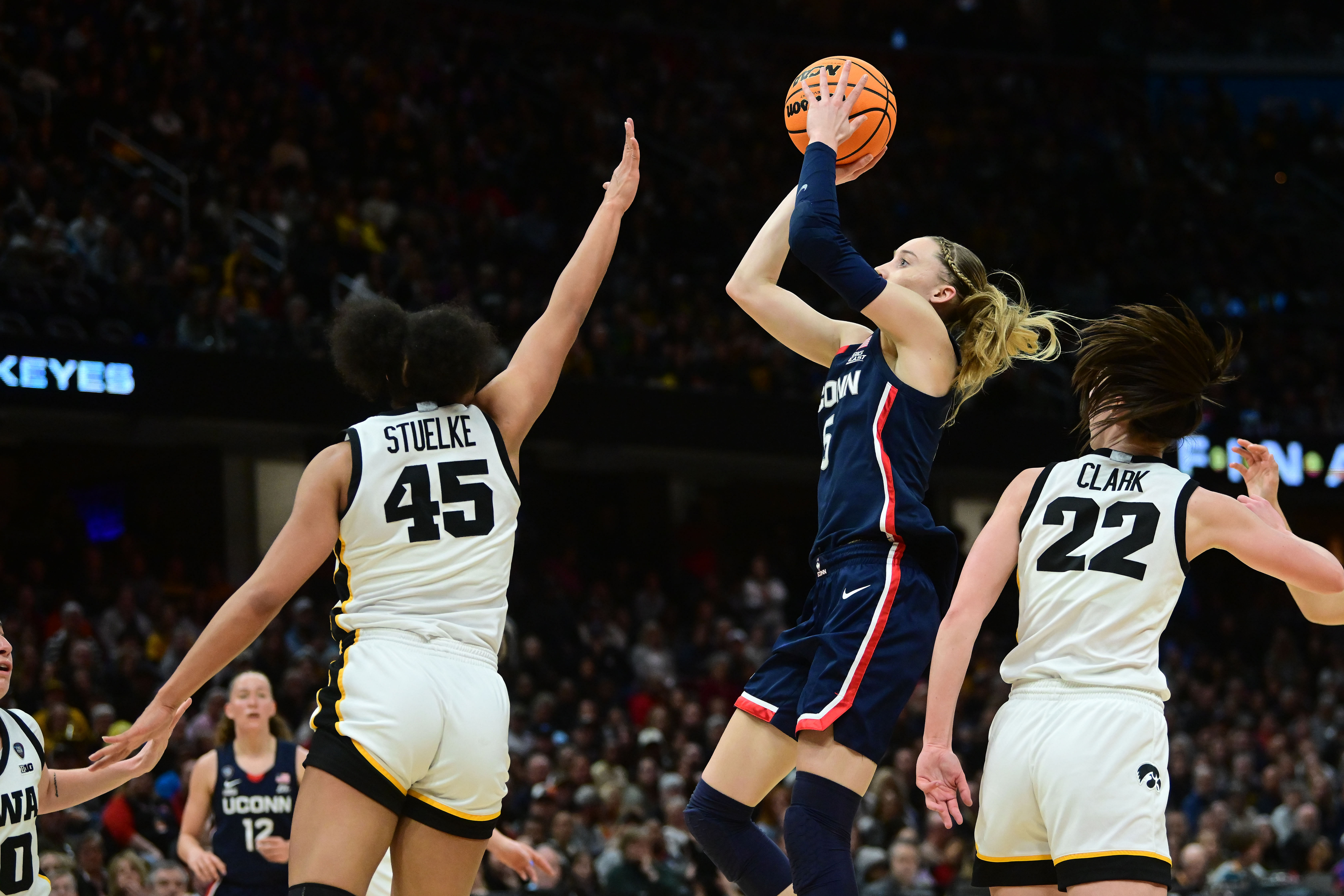 "Need A Kelsey Plum Vs Paige Bueckers T-shirt Toss Competition": Fans ...