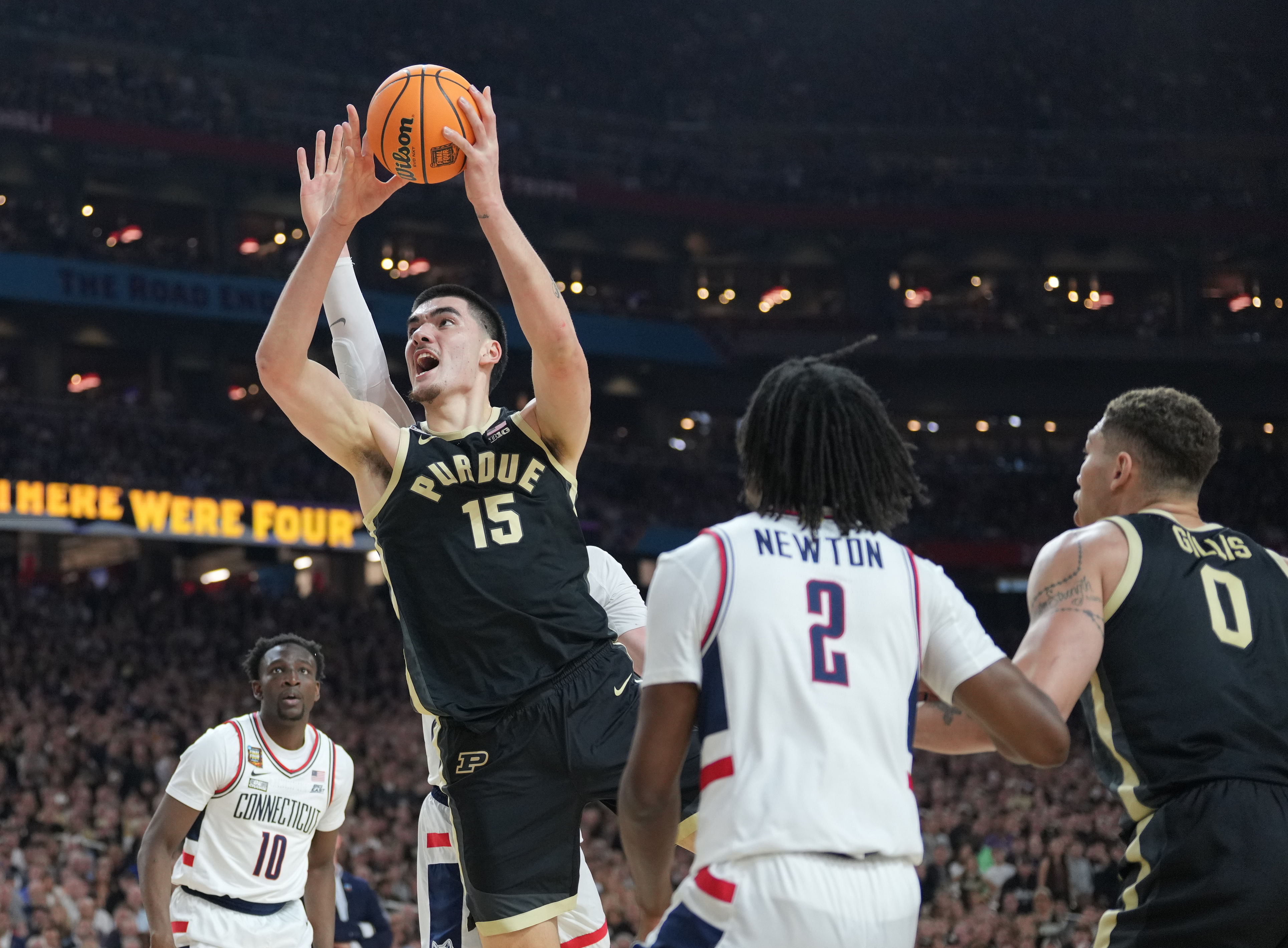 Purdue Boilermakers center Zach Edey (15) shoots against the Connecticut Huskies (Photo Credit: Robert Deutsch-USA TODAY Sports/Imagn)